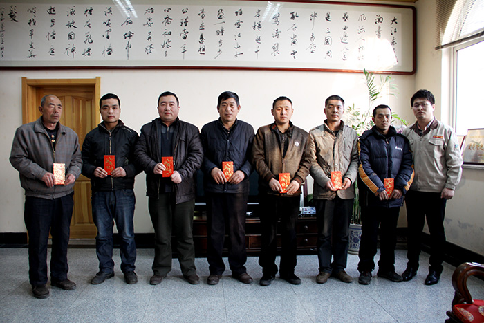 同輝集團(tuán)領(lǐng)導(dǎo)關(guān)愛企業(yè)困難職工