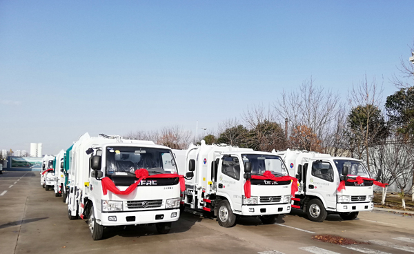 側裝掛桶運垃圾車
