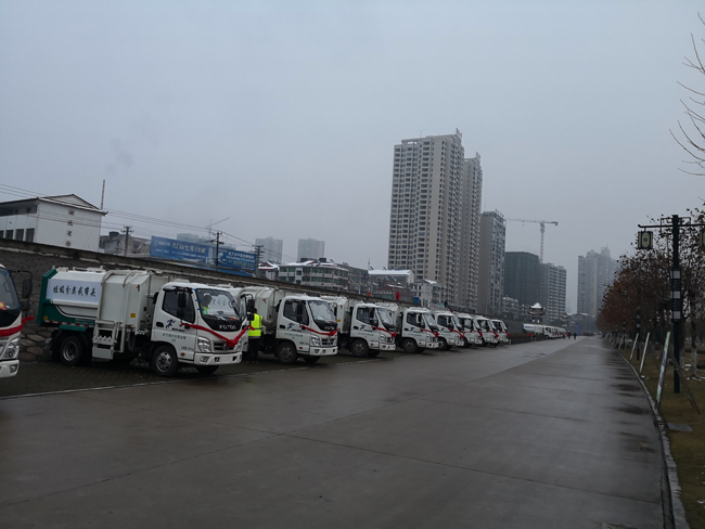 同輝汽車側裝掛桶垃圾車