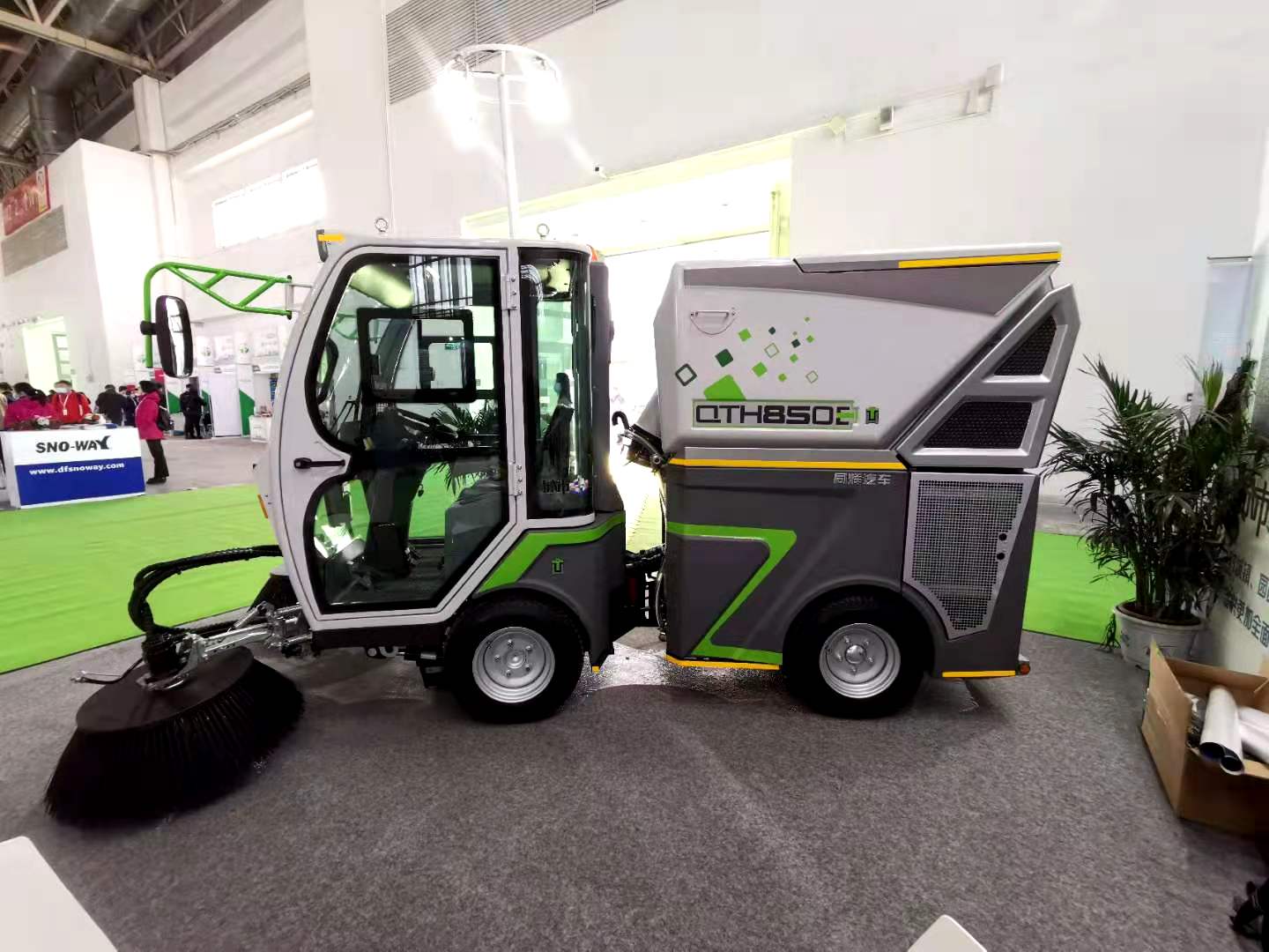 同輝汽車QTH850E掃路機(jī)